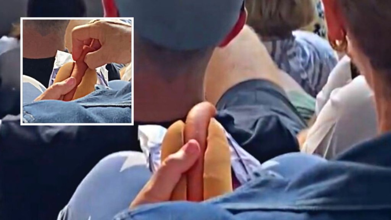 Australian Open fan causes social media stir with hot dog act