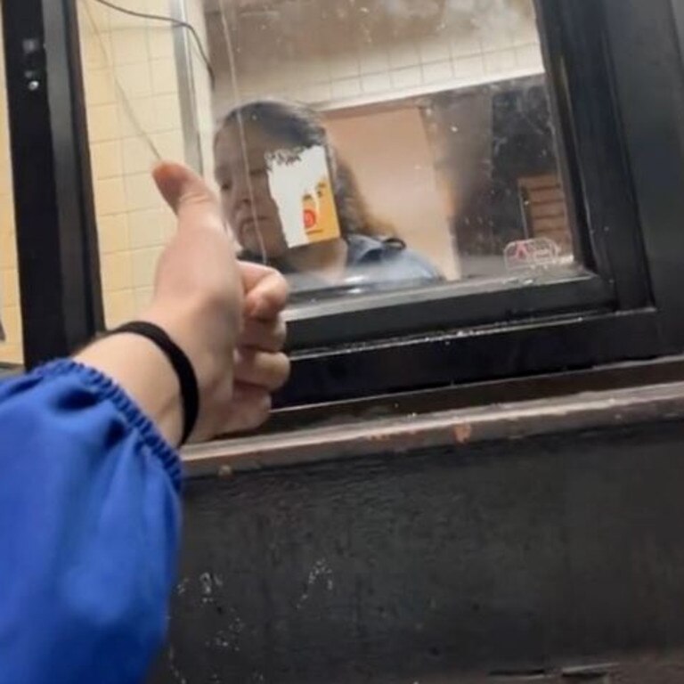 The TikToker responded by giving her the thumbs up, but viewers want to know what provoked the attack. Picture: @kaileighhm/TikTok