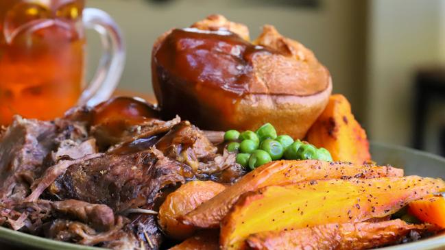 EAT STREET + Sunday Roast - Dove & Olive - Sunday Roast with pint, photo - Jenifer Jagielski