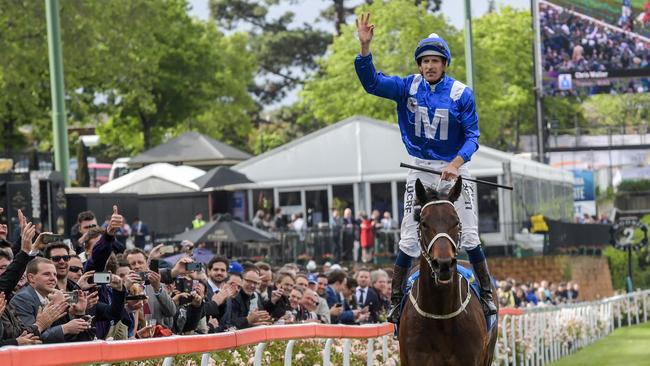 Hugh Bowman salutes the crowd after Winx blitzed her rivals in last year’s Cox Plate. Picture: Mike Keating/Racing Photos