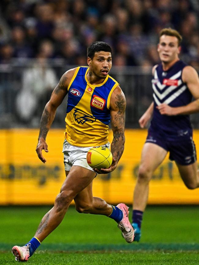 Tim Kelly is set to finish his career at West Coast after a flirtation with a move to Fremantle.