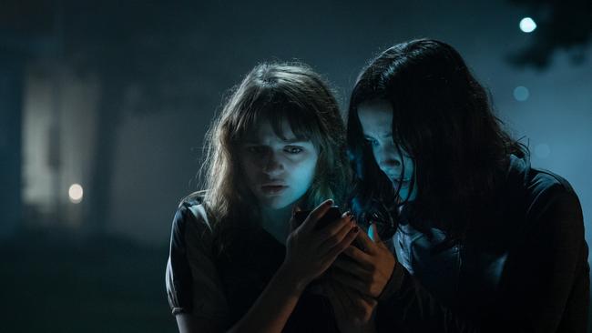 Joey King (Wren) and Julia Goldani-Telles (Hallie) in Screen Gems' SLENDER MAN.