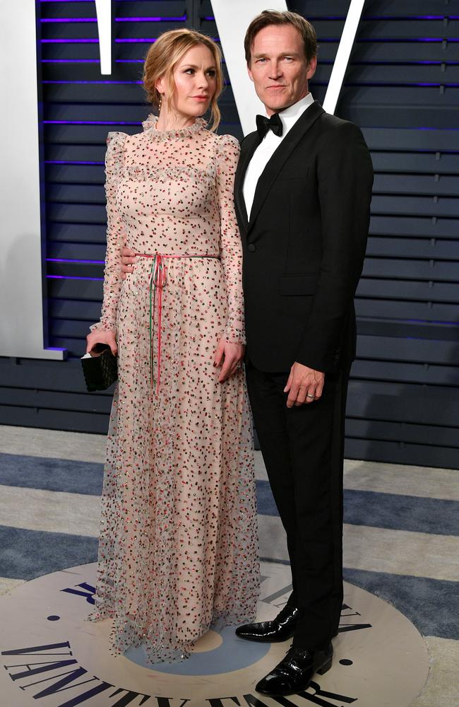 Anna Paquin (L) and Stephen Moyer attend the 2019 Vanity Fair Oscar Party hosted by Radhika Jones at Wallis Annenberg Center for the Performing Arts on February 24, 2019 in Beverly Hills, California. (Photo by Dia Dipasupil/Getty Images)