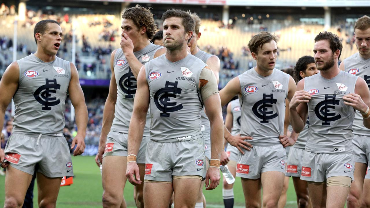 Carlton in its 2018 away guernsey. (AAP Image/Richard Wainwright)