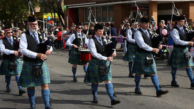 The Caledonian band.