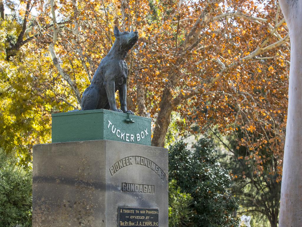 Dog On Tuckerbox statue in Gundagai. Picture: Destination NSW