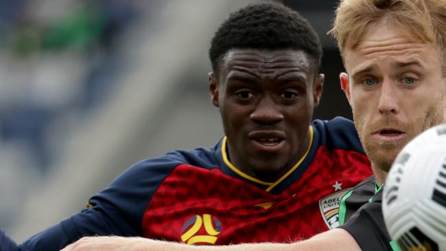 GEELONG, AUSTRALIA - DECEMBER 28: Connor Pain of Western United and Yaya Dukuly of Adelaide United contest for the ball during the A-League match between Western United FC and Adelaide United at GMHBA Stadium, on December 28, 2020, in Geelong, Australia. (Photo by Jonathan DiMaggio/Getty Images)