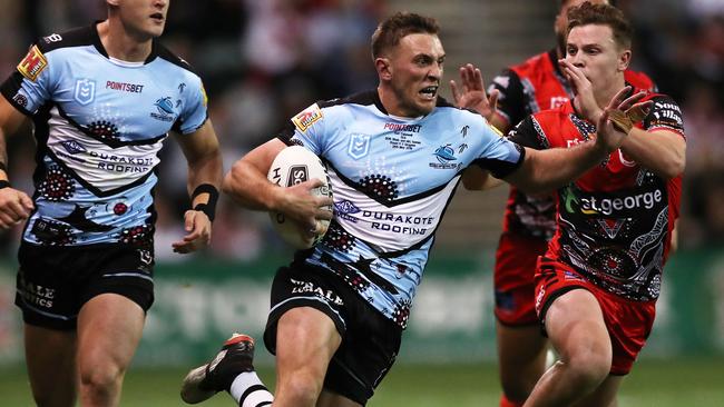 SYDNEY, AUSTRALIA - MAY 26: Kurt Capewell of the Sharks makes a break during the round 11 NRL match between the St George Illawarra Dragons and the Cronulla Sharks at WIN Jubilee Stadium on May 26, 2019 in Sydney, Australia. (Photo by Matt King/Getty Images)