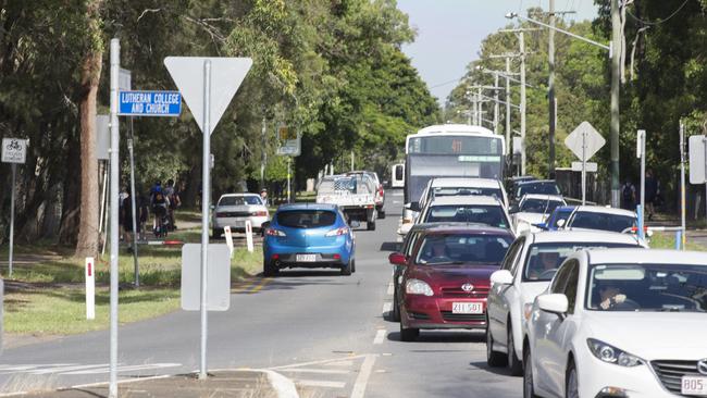 Morning traffic on Priestdale Road, Rochedale. (AAP Image/Renae Droop)