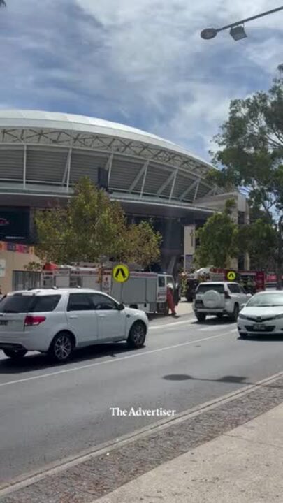 Woman suffers heatstroke climbing roof at Adelaide Oval