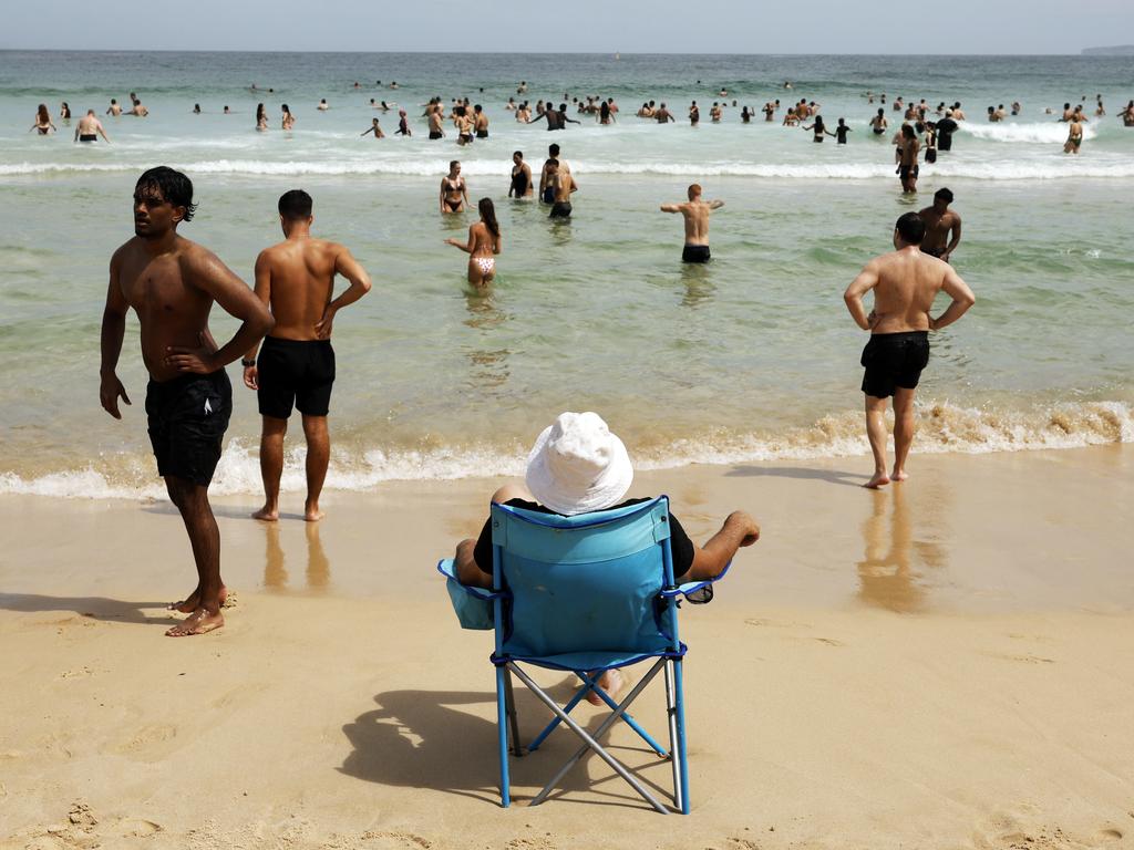 DAILY TELEGRAPH - 27.11.24Hot weather in Bondi Beach this afternoon as the mercury soars in Sydney. Picture: Sam Ruttyn