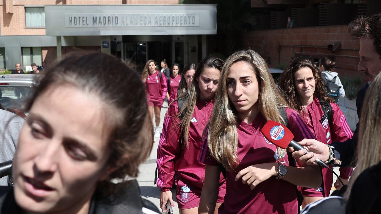 Spain's Olga Carmona and teammates leave after a meeting with new coach of Spain's female football team. Photo by Thomas COEX / AFP.