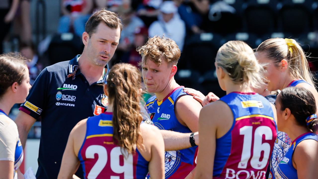 Teammates console Dakota Davidson. Photo by Dylan Burns/AFL Photos via Getty Images