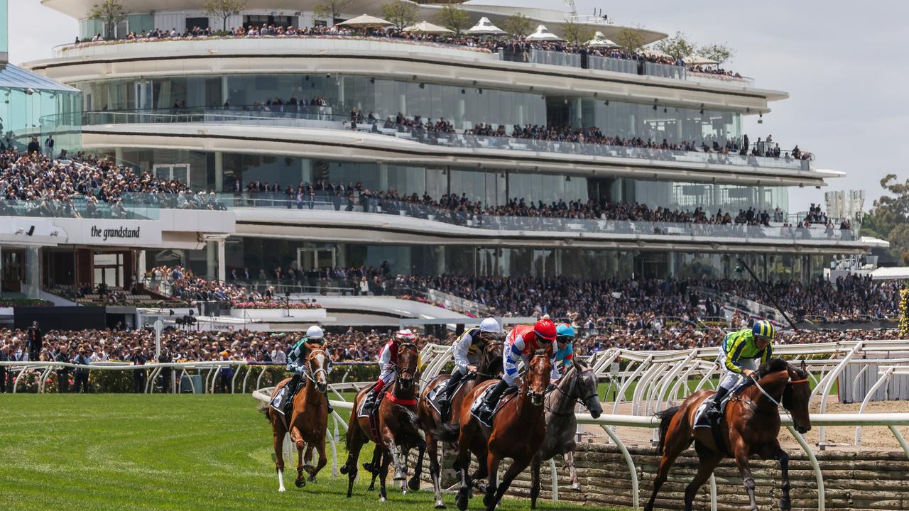 Damien Oliver riding Kalapour leads the field at the turn in the Lexus Archer Stakes. Photo by Asanka Ratnayake/Getty Images.