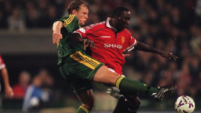 JULY 16, 1999 : Stephen Laybutt (L) & Dwight York vie for the ball during first of two games Australia's Socceroos v Manchester United at Melbourne's MCG, 16/07/99. Pic Michael Dodge.
Soccer A/CT