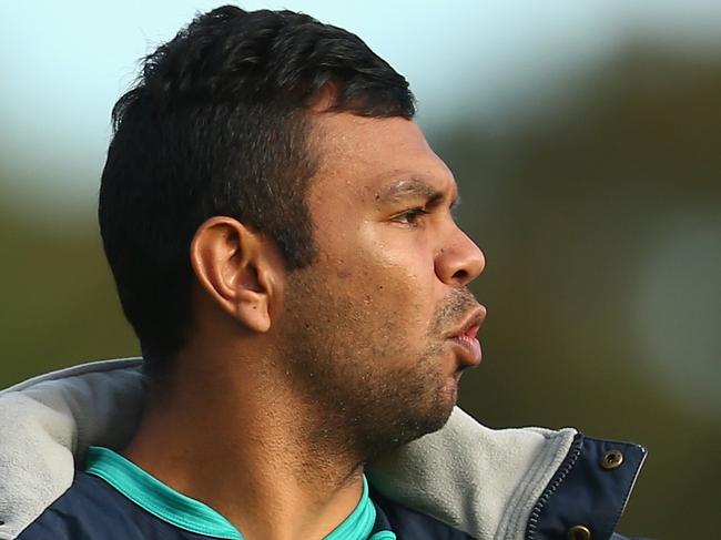 SYDNEY, AUSTRALIA - JUNE 23: Kurtley Beale gives instructions as he watches on during a Waratahs Super Rugby training session at Moore Park on June 23, 2015 in Sydney, Australia. (Photo by Mark Kolbe/Getty Images)