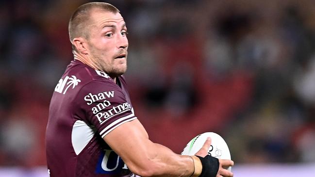 BRISBANE, AUSTRALIA - SEPTEMBER 24: Kieran Foran of the Sea Eagles makes a break during the NRL Preliminary Final match between the South Sydney Rabbitohs and the Manly Sea Eagles at Suncorp Stadium on September 24, 2021 in Brisbane, Australia. (Photo by Bradley Kanaris/Getty Images)