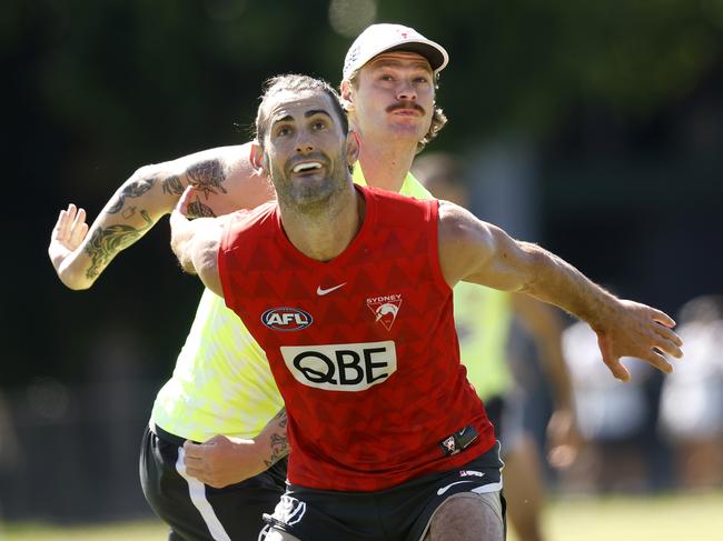 Brodie Grundy was being given plenty of competition by Pete Ladhams. Picture: Phil Hillyard