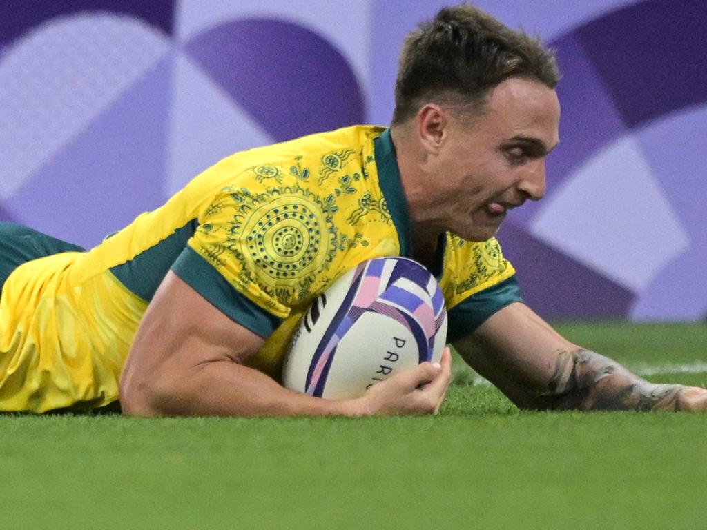 Australia's Corey Toole scores a try during the men's quarterfinal against USA. Picture: Carl De Souza / AFP