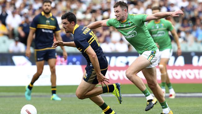 One photo, two players, two injuries. Pearce Hanley (broken hand) and Scott Pendlebury (broken finger) will both miss the second Test and face delayed starts to their pre-season. Picture: Sarah Reed