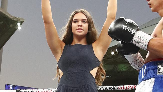 ‘double Standards Claim After Ring Card Girls Used At Mundine Green Adelaide Oval Fight Daily 