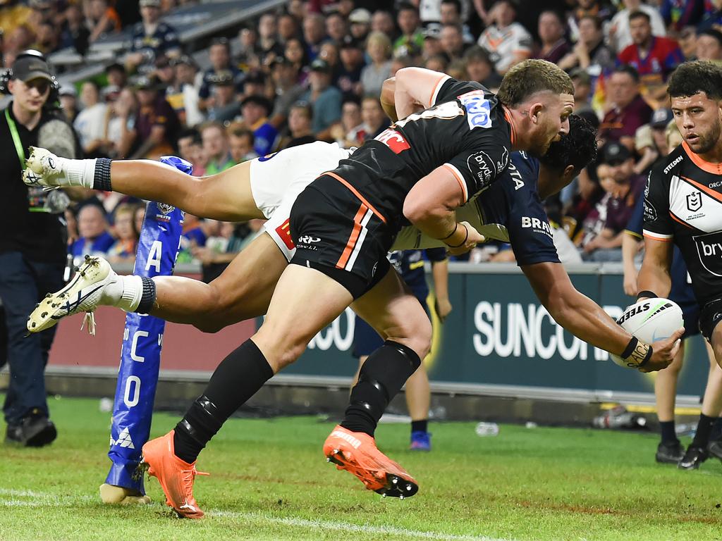 Murray Taulagi throws the ‘pass of the century’ against the Tigers during Magic Round. Picture: Albert Perez/Getty Images