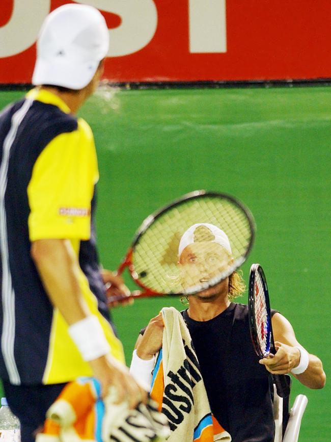 Juan Ignacio Chela (L) appears to spit as he walks past his opponent Lleyton Hewitt during break in their third round match of 2005 Australian Open at Melbourne Park in Melbourne.