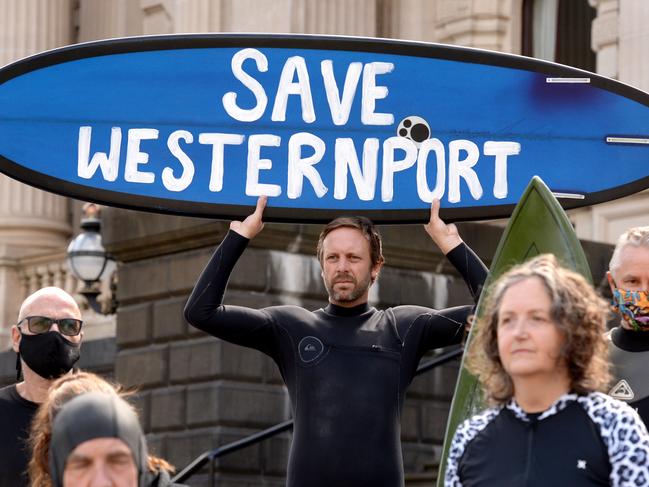 MELBOURNE, AUSTRALIA - NewsWire Photos MARCH 10, 2021: Protestors gather outside Parliament House to oppose the Victorian Government's plans for the AGL gas import terminal at Westernport Bay. Picture: NCA NewsWire / Andrew Henshaw