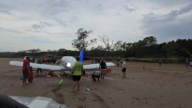 An Arafura Aviation Piper PA-32 aircraft was forced to make an emergency landing at the nudist section at Casuarina beach due to an engine failure around 11am on Friday, March 29. Â Picture: NT Towing 4X4 Recovery, Facebook