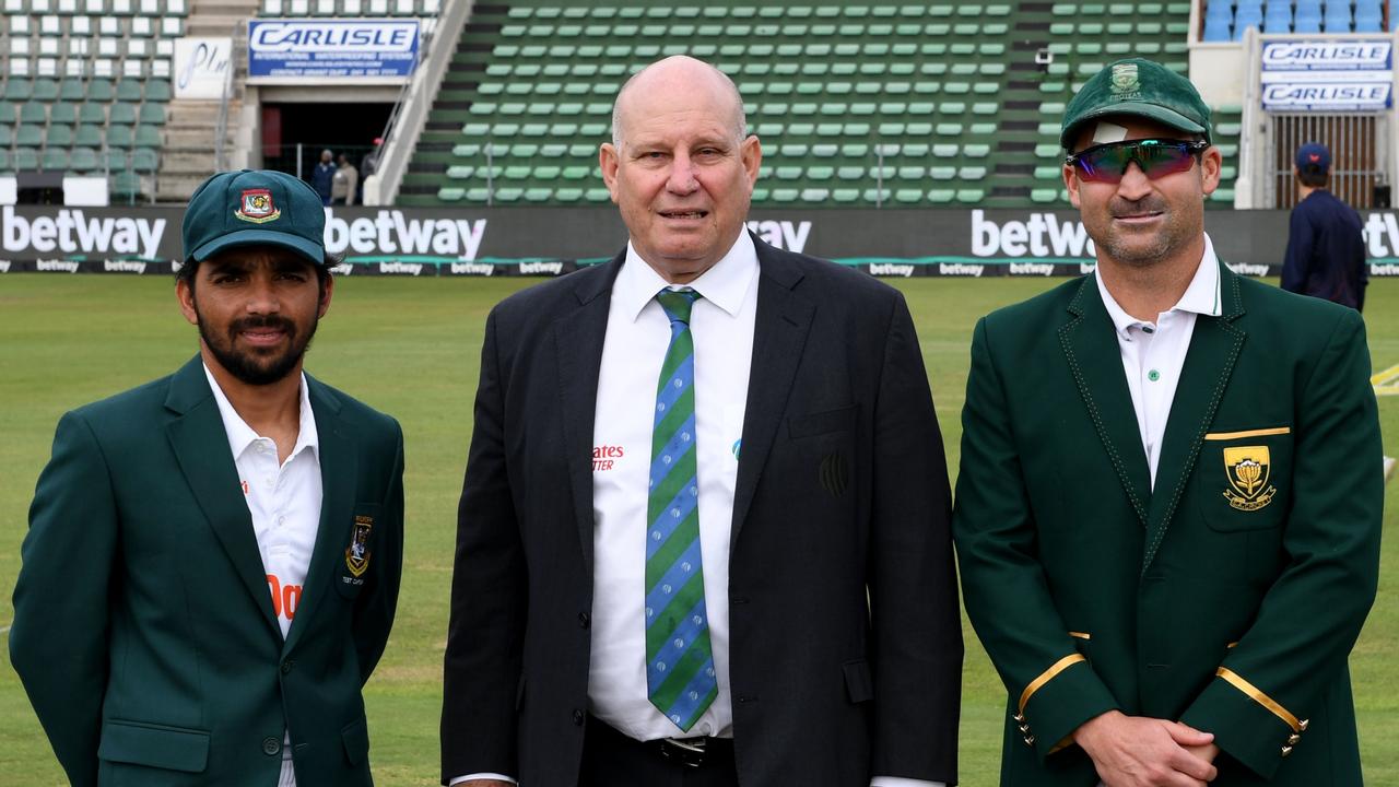 Match referee Andy Pycroft (centre) will review the incident between Kohli and Konstas. (Photo by Lee Warren/Gallo Images/Getty Images)