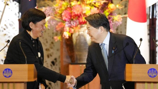 New Zealand Foreign Minister Nanaia Mahuta (left) and Japanese Foreign Minister Yoshimasa Hayashi.