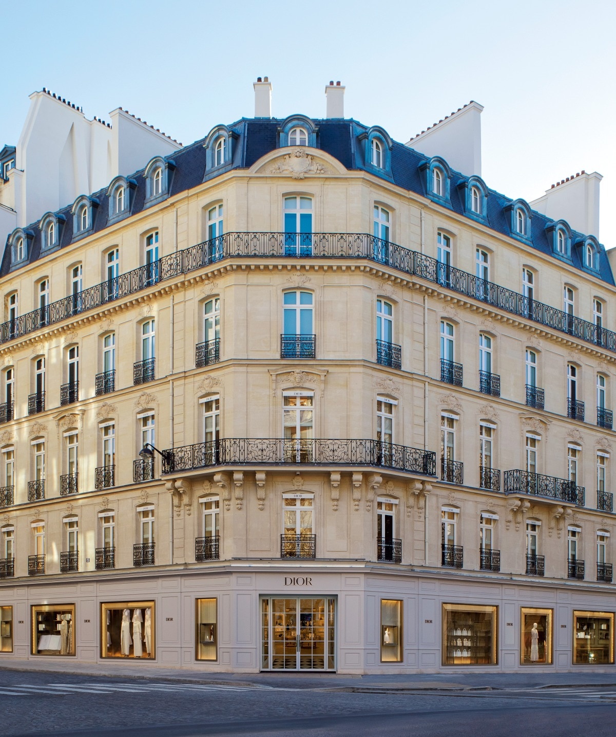 Dior to open flagship on Champs-Elysées