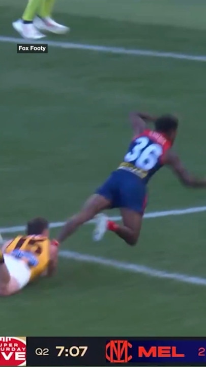 No call for apparent trip on Pickett
