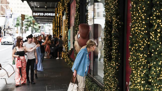 Shoppers are expected to spend more at department stores, on clothing and footwear, and at the supermarket checkout. Picture: NCA NewsWire/ Dylan Robinson