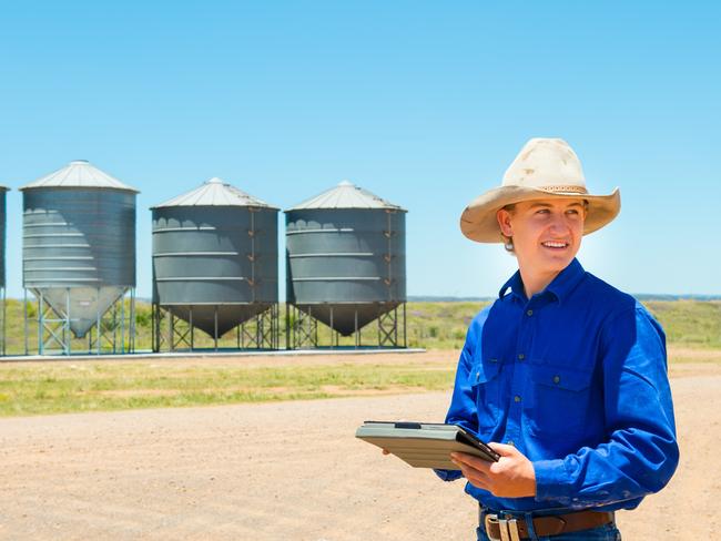 Still time for first-year uni students to benefit from $5000 scholarship