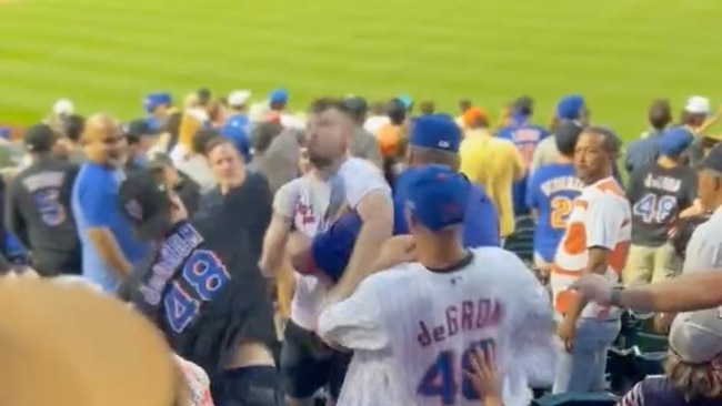 Mets fans brutally punch Braves fan in face in Citi Field brawl