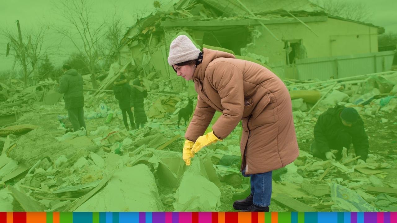 Neighbours and relatives help remove the rubble of a house destroyed in Markhalivka, Ukraine. Picture: Getty Images.