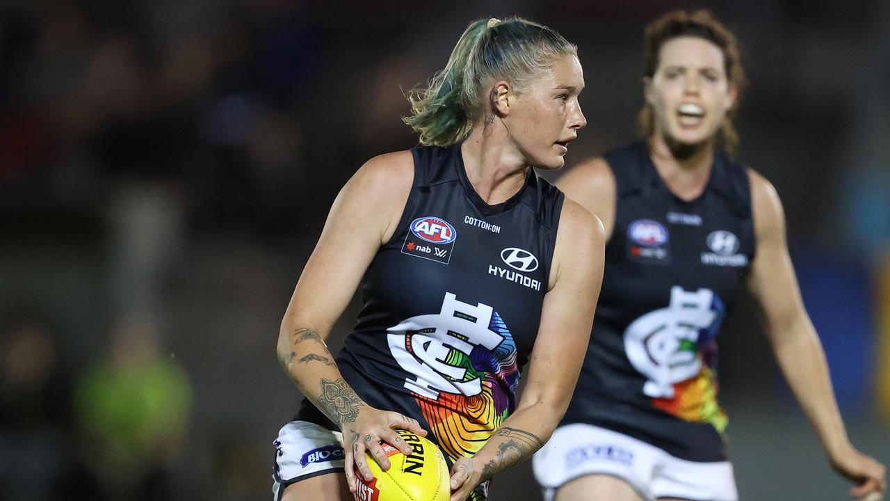 AFLW Round 2. Western Bulldogs vs Carlton at Whitten Oval. 05/02/2021. Carltons Tayla Harris heads for goal during the 3rd qtr. . Pic: Michael Klein