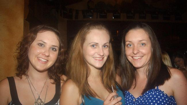 TCP TIMEOUT 03/11/2006 - Jacalyn, Crystal and Sophie at Shenanigans Keywords / Pubs / Clubs / Timeout / People