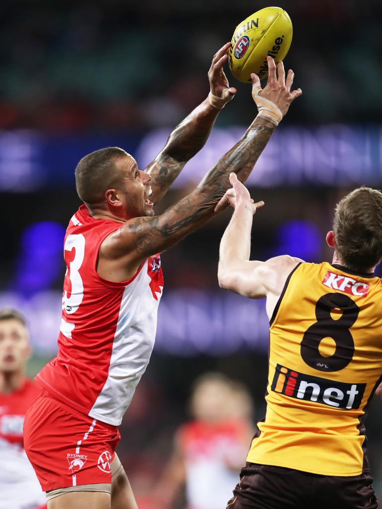 Lance Franklin takes a strong mark. Picture: AFL Photos/via Getty Images