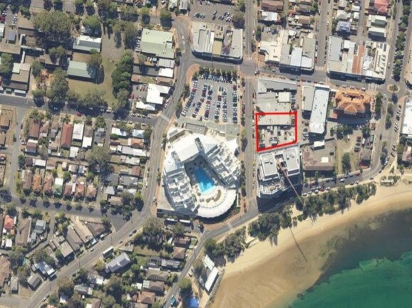 Aerial view showing the location of the hotel in Memorial Ave at Ettalong.