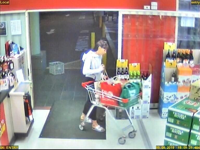 Two women who allegedly stole alcohol from a Banora Point bottle shop are wanted by police.