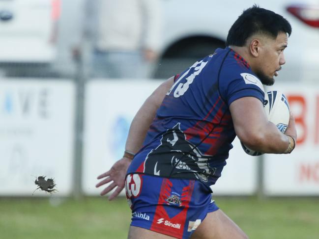 Jaycob Oloaga takes Collies forward. Picture Warren Gannon Photography