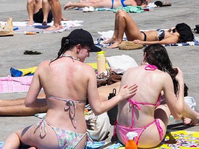 SYDNEY, AUSTRALIA - DECEMBER 14: A woman applies sunscreen to another at Clovelly Beach on December 14, 2023 in Sydney, Australia. A severe heat wave hit Sydney over the weekend, a precursor of hot and dry conditions expected for the rest of the summer which will also bring heightened bushfire risk. The mercury rose to alarming levels again on Thursday. (Photo by Jenny Evans/Getty Images)