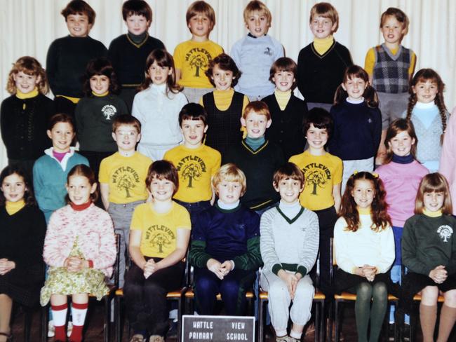 Seana Tapp’s class in the year she was murdered. Seana is seated to the bottom left.