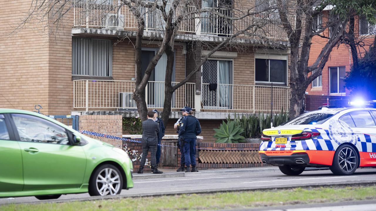 Police invetsigate the alleged stabbing in Kingswood. Picture: NewsWire/ Monique Harmer