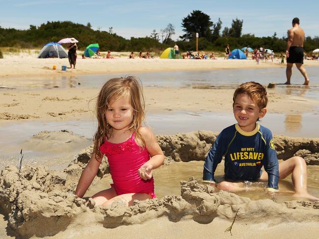 Silka Griffiths (left) 3 and Cadell Griffiths, 5, of Lilydale enjoy Rye beach on December 31, 2012. Picture: Hamish Blair