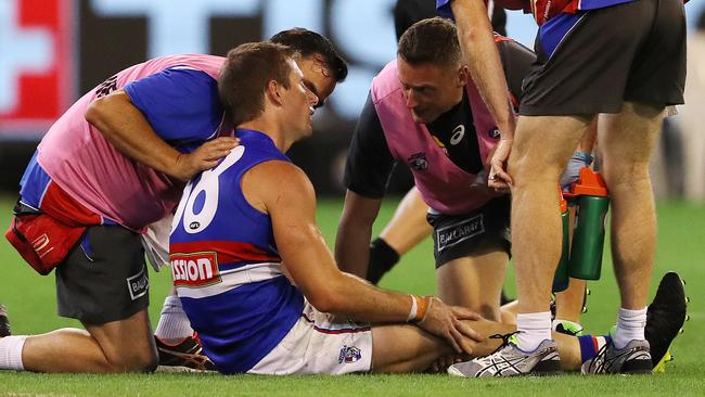Dale Morris sends a scare through the Bulldogs camp late in the game. Picture: Michael Klein