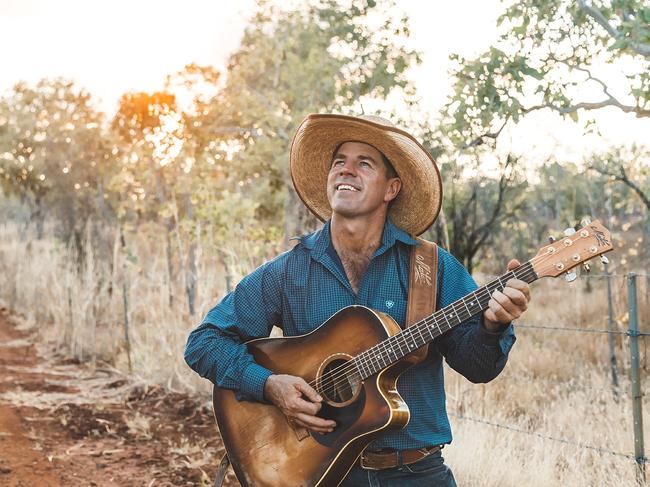 Tom Curtain is a country and western singer, whose single, ‘Speak Up’, was written in memory of family friend Amy ‘Dolly’ Everett, who took her own life after she was bullied online.