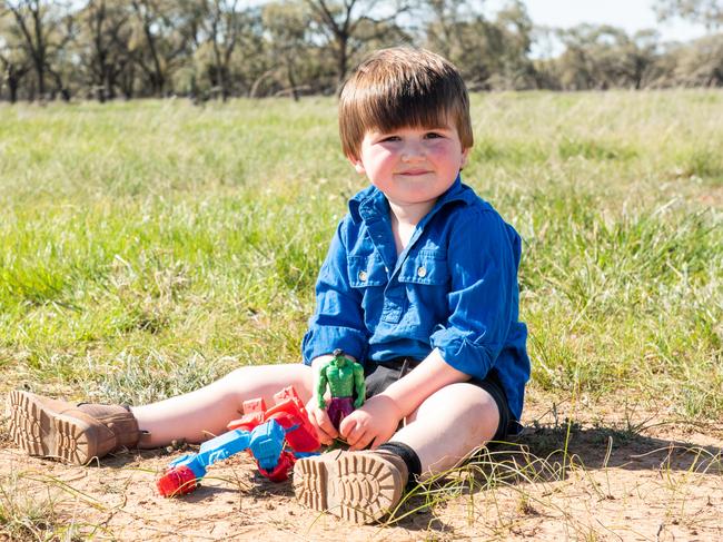 ‘Unforgivable’: Palaszczuk blasted as family fights to get 3yo home